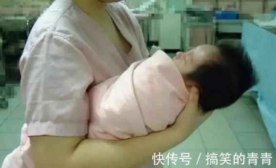 洗头|怎么给婴幼儿洗头 这样做正在伤害宝宝的头皮和耳朵!