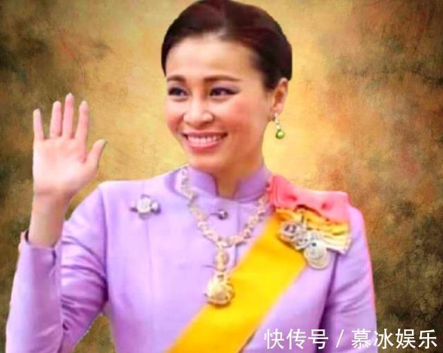 诗妮娜|诗妮娜受诗丽吉宠爱,把年轻时的首饰赠与她,苏提达的首饰露寒酸