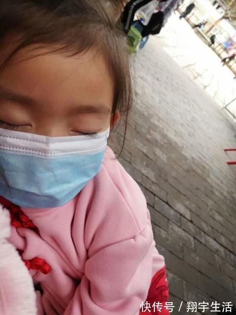 饥渴症|为何宝宝要“盘”妈妈才睡得着？其实是“隐性饥饿”，想改也不难