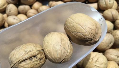 坚果|女性魅力和雌激素挂钩?哪些食物能补充雌激素,增添女人味?