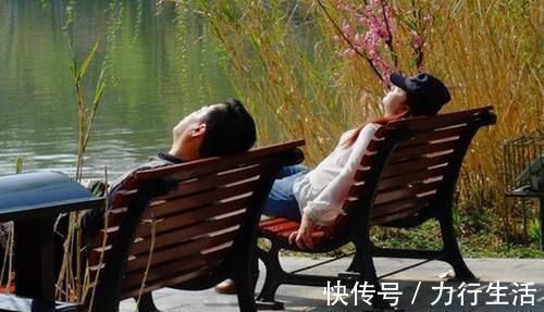 女性|为何50岁女性易高发骨质疏松?如何才能正确有效预防?医生告诉你