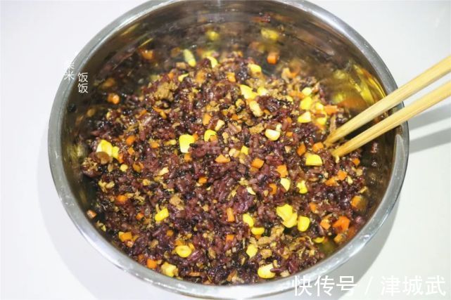 想吃烧麦不用买，自己做馅料更丰富，一次多做些，早餐不愁了