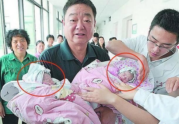 抚养|60岁高龄生下双胞胎,表示生活富裕不成问题,9年后被现实打败