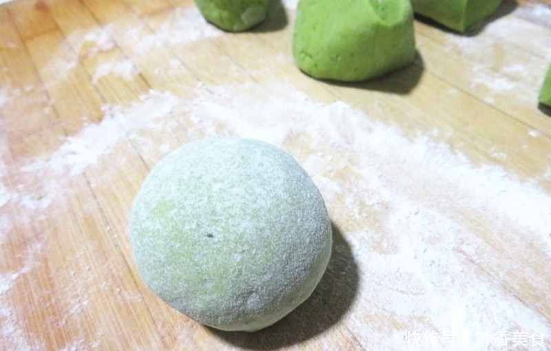 蒸馒头用它和面,不光营养丰富,还有蔬菜的清香,一次多吃两个!