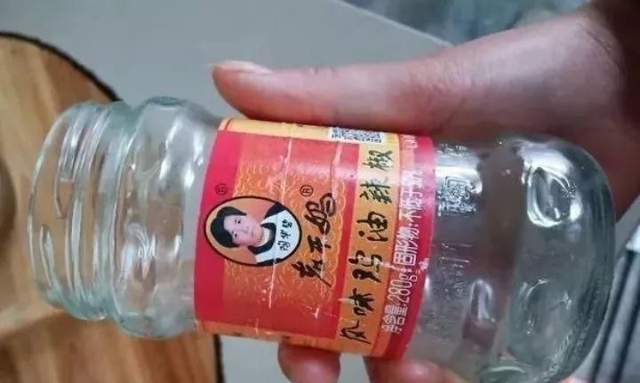 塑料瓶|旧筷子、老干妈瓶别扔，拿来养花效果好，省下一笔养花钱