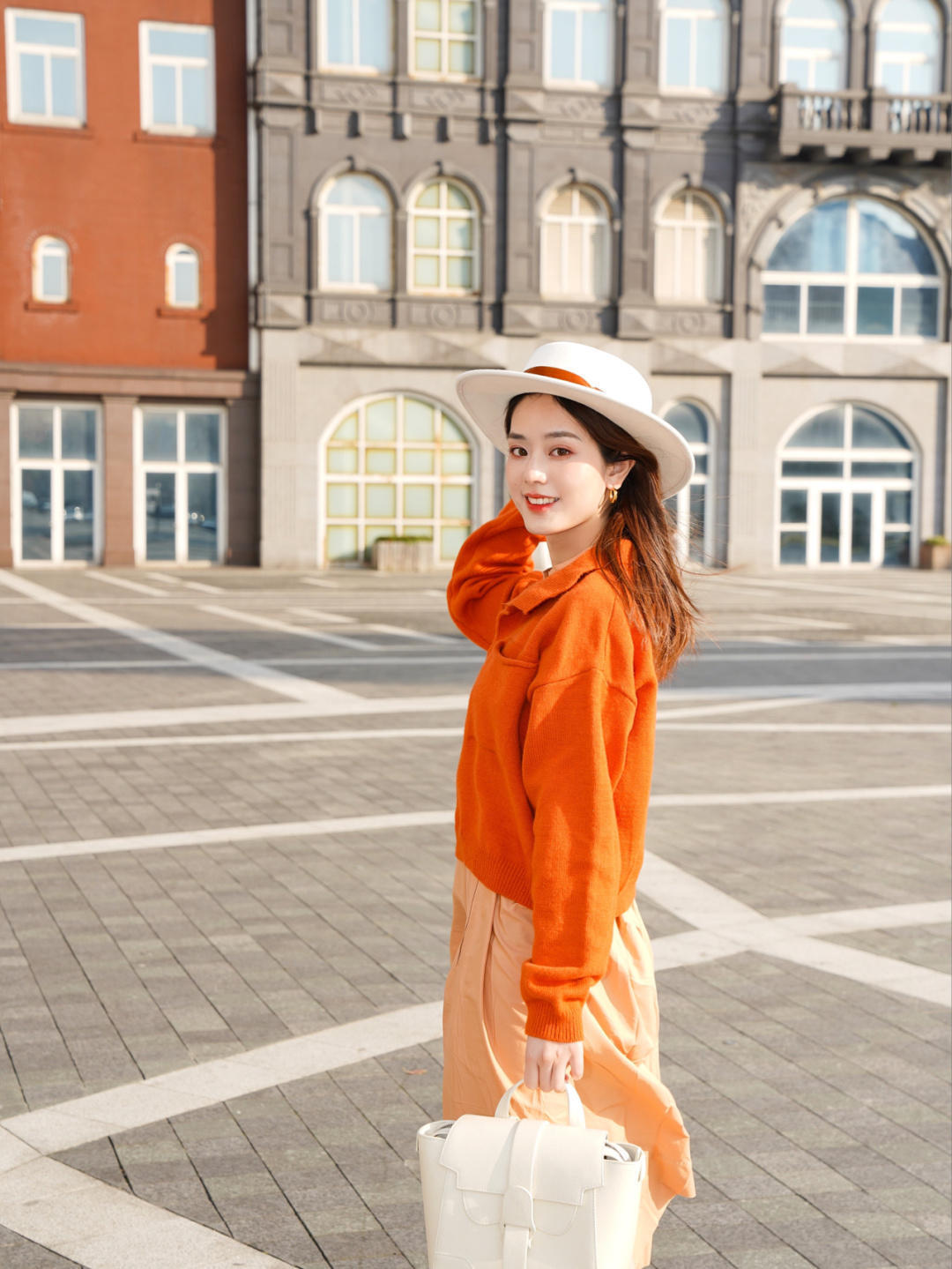 半身裙 怎么穿出毛衣的精髓?看看这些搭配造型,简约日常又显气质