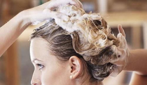 危害|早晨洗头发和晚上洗头发,哪个危害更大?多久洗一次头发才最健康