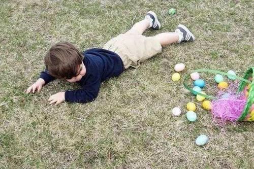 孩子摔倒后第一反应是啥?不要小瞧,可以反映娃的性格,对照一下