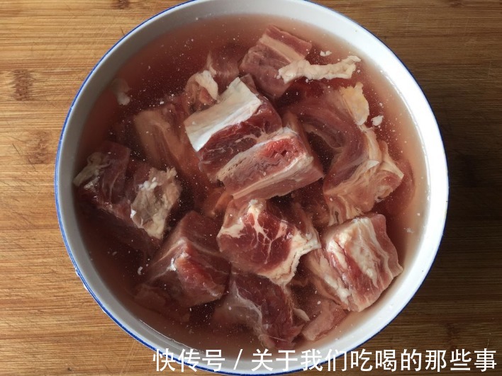 为啥牛肉炖3小时还不烂？厨师长支招，多加2样烂得快，鲜香不油腻