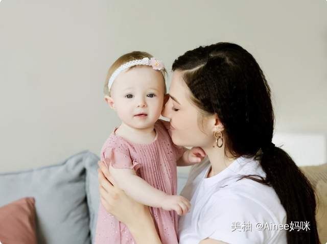 发育|7、8个月的孩子会爬就行?宝宝手上有这3个小动作,才是真聪明