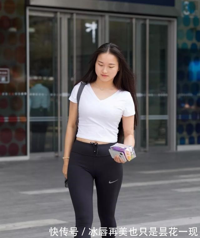 打底裤 逛街的打底裤美女,紧绷无痕显曲线!