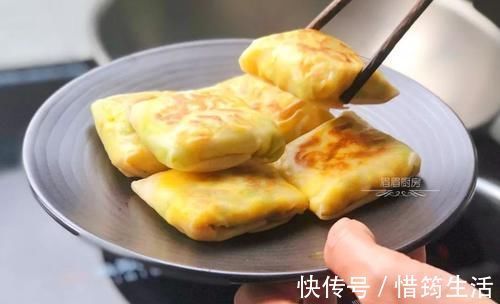 不用揉面，这菜做的饼真香，忍不住吃光了一大盘！