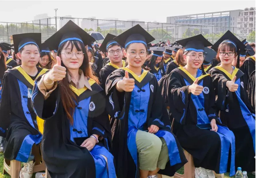 毕业典礼|江苏海洋大学的毕业典礼，看着看着就泪目了……