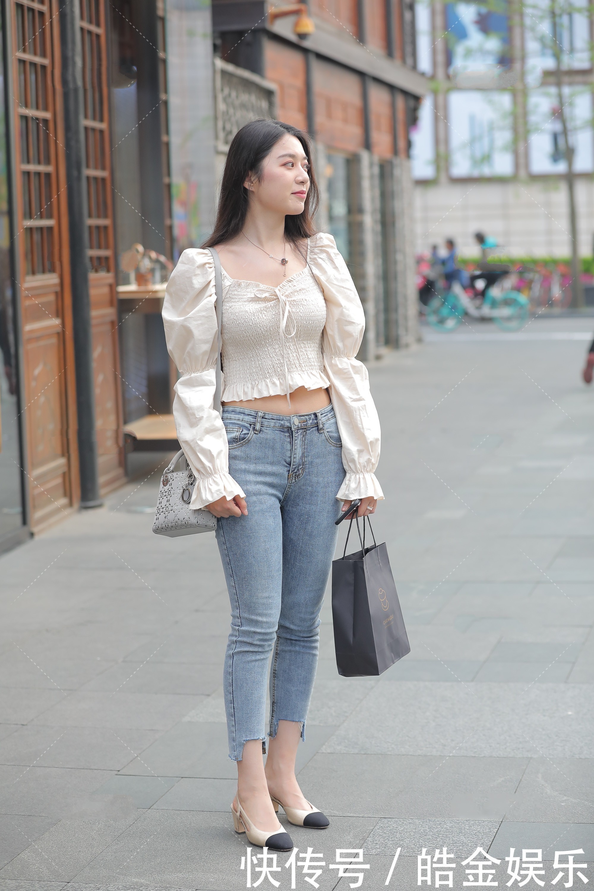 成熟风的小姐姐,气场实在强大,满身贵气,好难追到手的样子