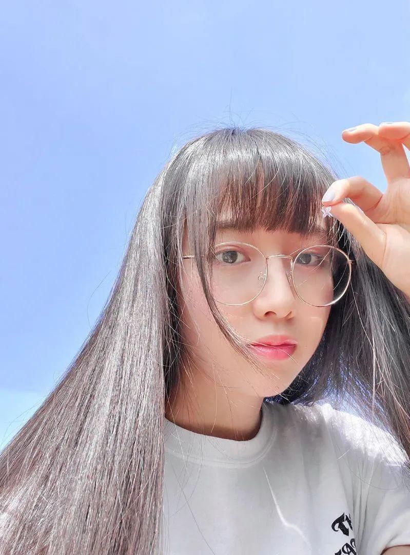 冬天头发干枯毛躁怎么办？这6个小技巧，让头发蓬松有质感