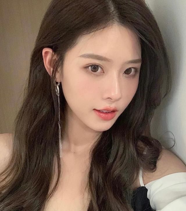 浅色|五分钟就能搞定的“通勤妆”,简单4步放大双眼,手残党也能学会