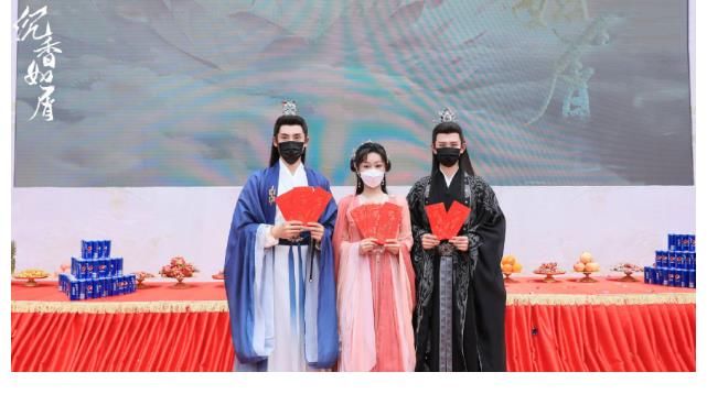 |杨紫能讲笑话热场,能帮成毅救活《沉香如屑》,偏偏救不了自己