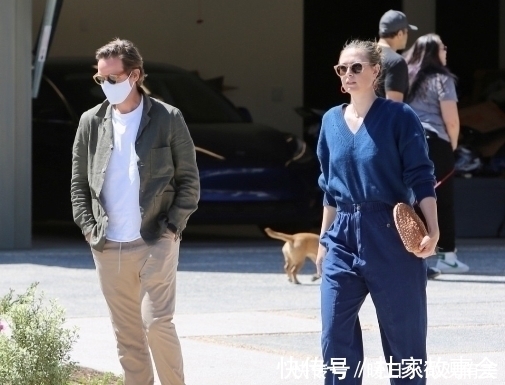 大满贯|网球美少女莎拉波娃,与大8岁贵族未婚夫现身,照片里身材臃肿