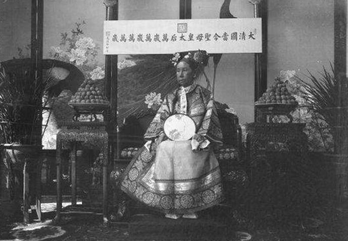 咸丰皇帝|慈禧守活寡多年,有一日身体不适叫来太医,太医瞧完病后举家搬迁