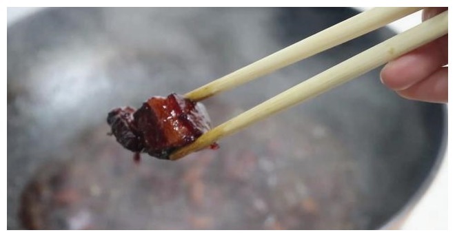 这才是红烧肉最好吃做法,不放1滴水,肥而不腻,好吃过瘾
