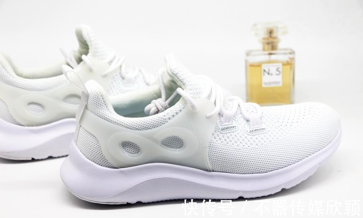 咕咚5k 百元跑鞋怎么选?咕咚5K运动跑鞋带给你超值运动体验