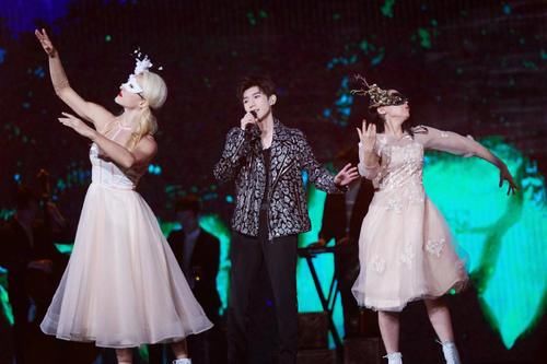  大比拼|双十一卫视晚会收视率大比拼，这家卫视众星云集，收视率唯一破2