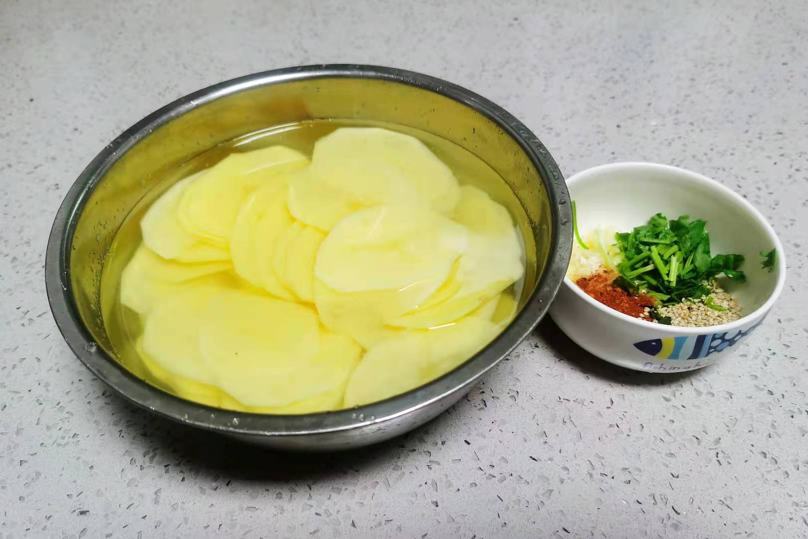 初伏即将到来，土豆的新鲜吃法，不炒也不炖，精神饱满迎初伏