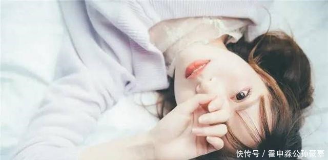 纯爱|校园纯爱半夜爬窗送糖,软乎乎的摸头,笑眯眯的牵手,想恋爱