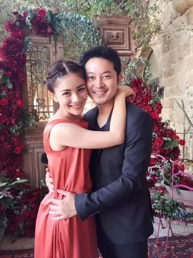 胡可素顏照曝光，在家相夫教子，卻培養出了一個國民老公