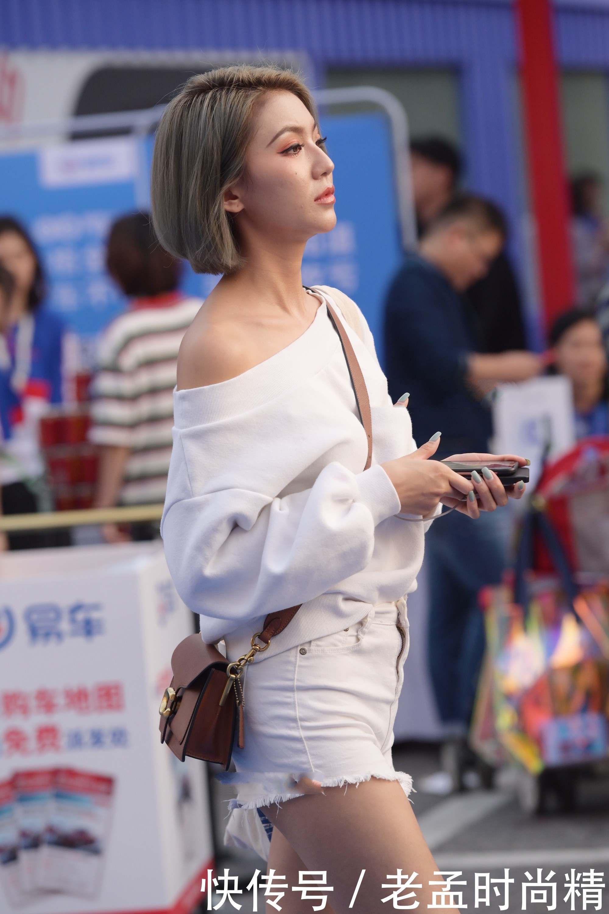 °×É«|½ÖÅÄ£º°×É«ÎÀÒ´îÅä°×É«¿ã×Ó,ͬɫϵ´©´î»îÁ¦ÂúÂú