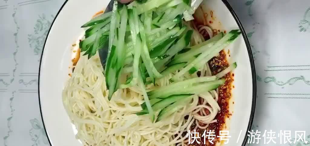 凉拌面怎么做好吃？香辣汁是灵魂，酸辣咸鲜促进食欲挑战味蕾