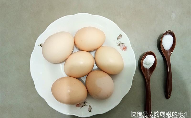 几个鸡蛋一勺碱,教你做东北街头特色小吃——孜然实蛋