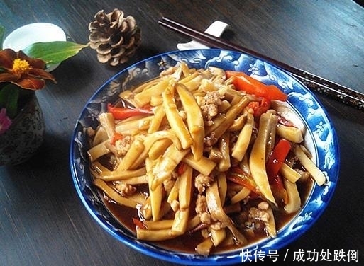 试试|面色蜡黄还肤色不匀?快试试做这道烂肉杏鲍菇,改善肤色!