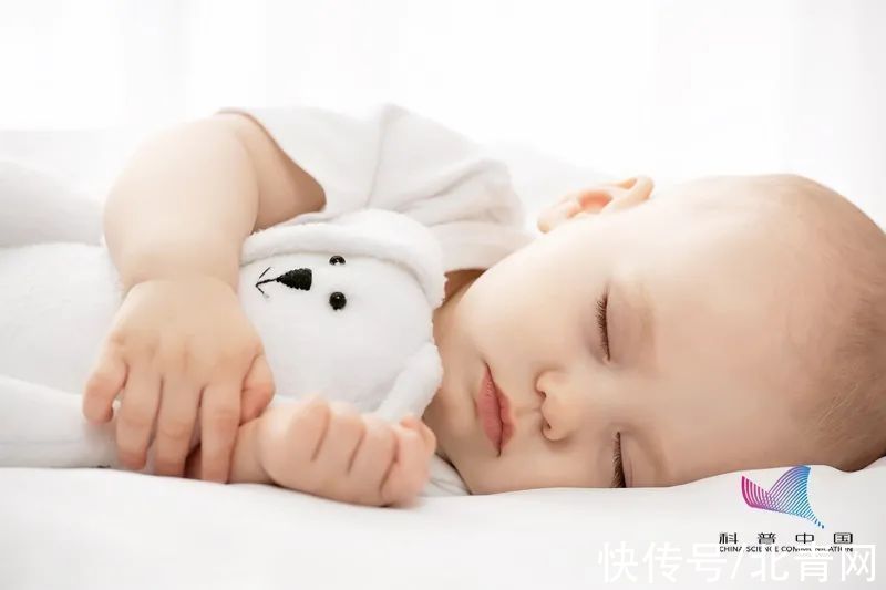 婴幼儿|孩子睡“扁头”有福气，“圆头”聪明？当心，这样睡不仅影响颜值，还会…...