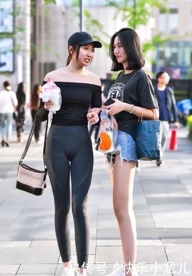 穿搭阳光朝气的打底裤美女,穿出高挑好身姿