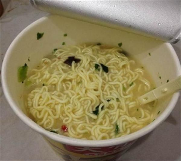 兜里|如果你兜里只有5块钱,5款泡面你买哪个多数人选图2