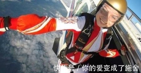 跳伞|俄19岁女孩完成第500次高空跳伞，两年来平均一天跳一次