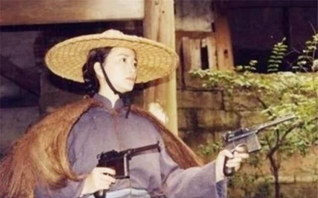 司令|童养媳沦为女匪首,手持双枪化身抗日女侠,最后成了正规军司令