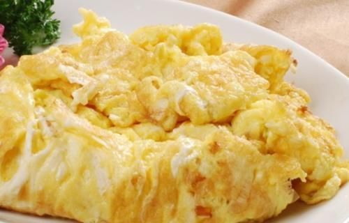 鸡蛋怎么做才营养?把油换成水,炒出的鸡蛋嫩滑无比,营养美味