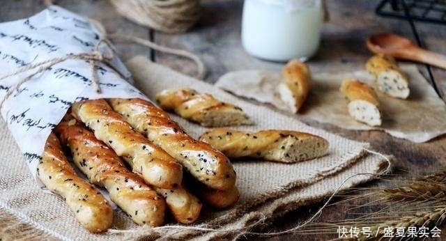  手机|看手机就可以啃得很享受的一款面包，约吗？