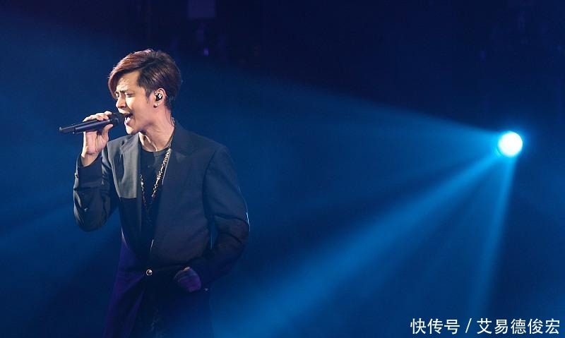 演员不拍戏,歌手不出歌,靠着综艺节目维持人气的明星,好心酸