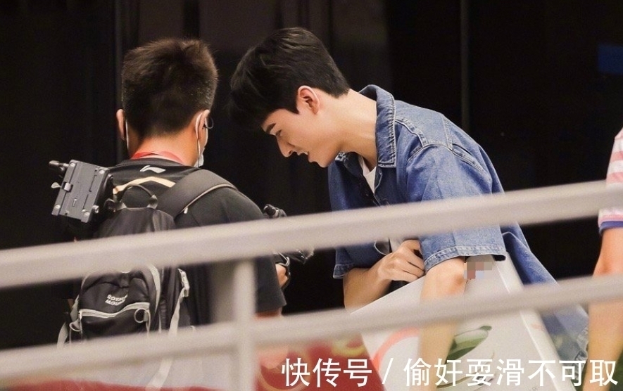 中餐厅5|龚俊录《中餐厅》被曝路透,手上拿的东西瞬间引关注,粉丝笑翻了