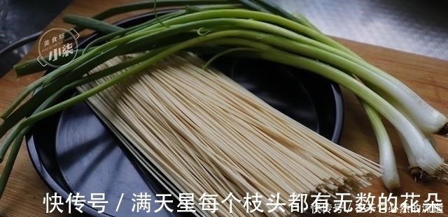 小葱|面条这样做太好吃了,做法简单省事,一周吃7次都不腻,太香了