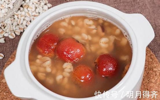 小小山楂功效大,降压降脂全拿下!学会4种吃法,秒变养生佳品