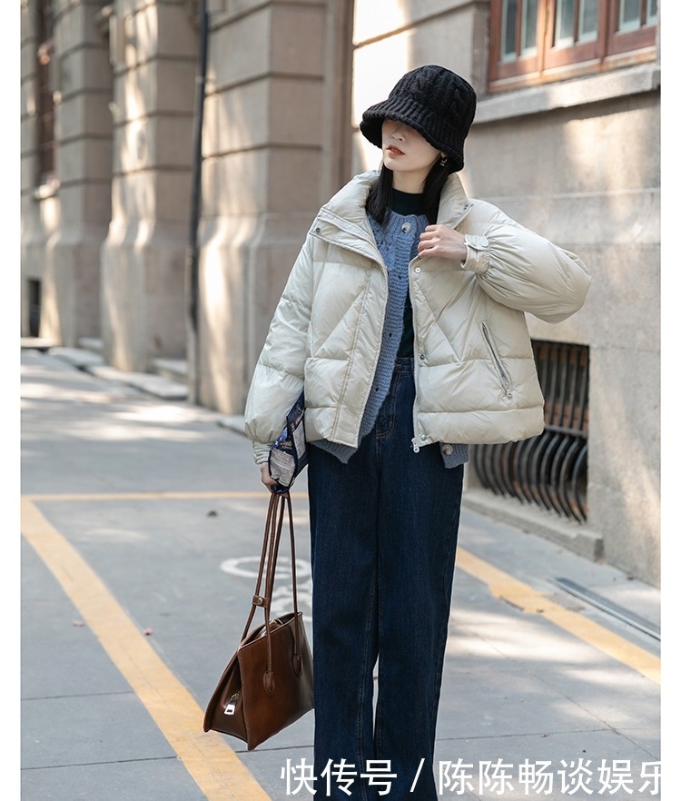 来凹造型|“雾霾蓝”已经过时了!冬天流行“奶油蓝色”毛衣,让你白得发亮