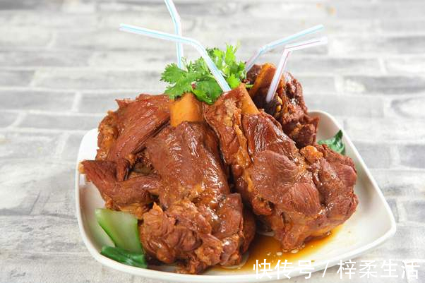 黄栀子|酱大骨在家也能做，大厨教你饭店不外传的秘方，酱香浓郁香烂入味