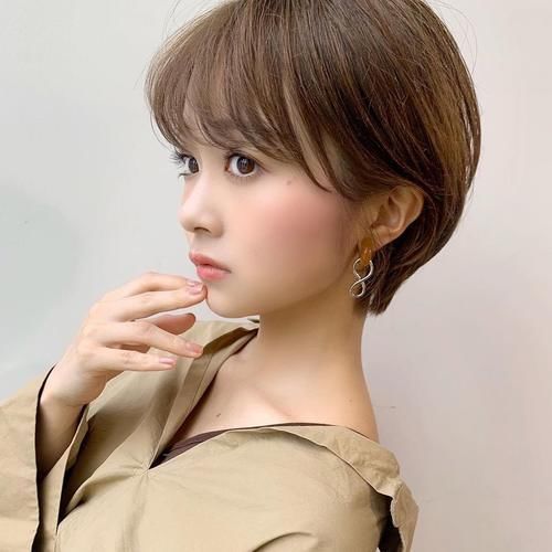修饰|这才叫短发,不用烫就很美,立体减龄很修饰头型