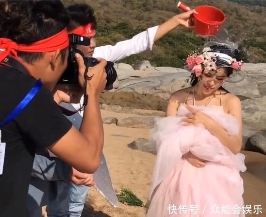 头顶|奇闻:一瓢水从新娘头顶淋下去,居然抓拍到意外画面,网友:很秀