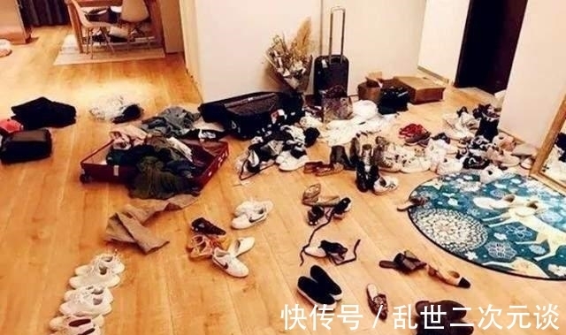 团体|模特圈:搞小团体互相拉踩,白到跨越人种的何穗情史和超模塑料情