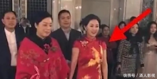 “高颜值婆婆”火了,婚礼上抢尽风头引热议,网友:到底谁结婚?